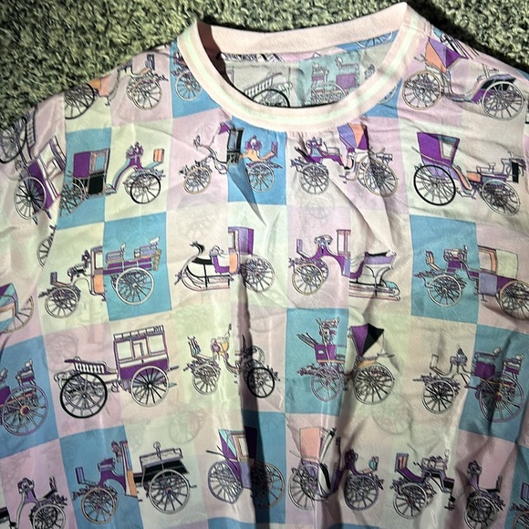 Woman’s silk chariot pattern T-shirt. With pink / purple tint. Size L. - Picture 2 of 5